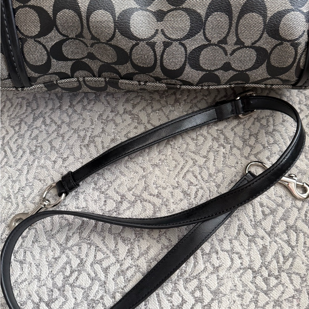 Coach Peyton Signature Pocket Toe Black and Gray - Picture 4 of 5